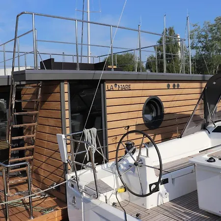 Hausboot Leni, Flensburg, Cleaning Included Bateau-hôtel