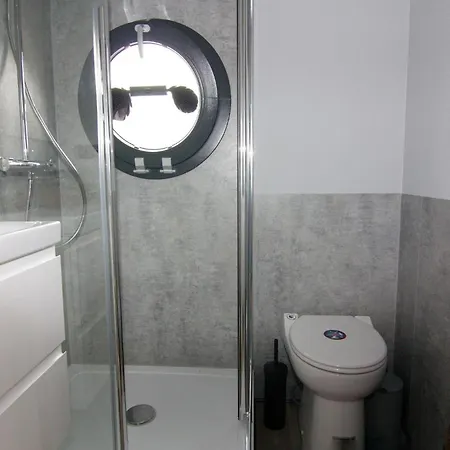 Hausboot Leni, Flensburg, Cleaning Included فلنسبورغ
